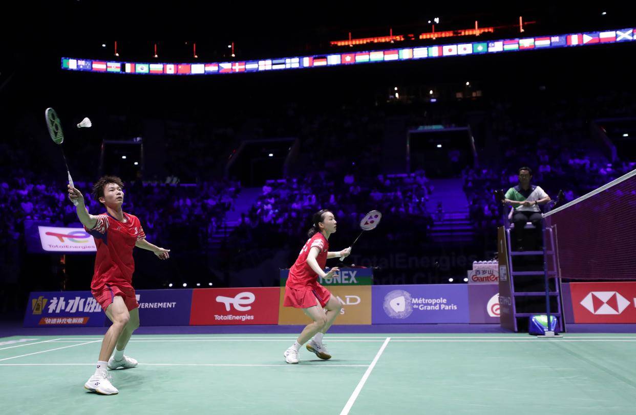 相比之下 相比之下